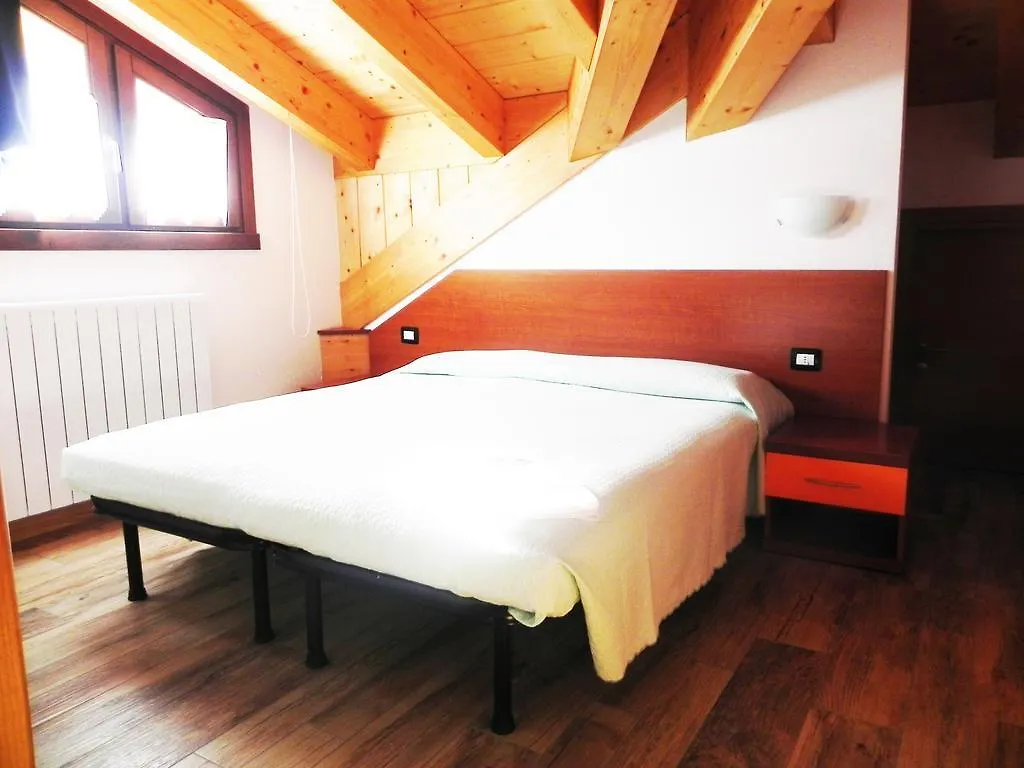 Residence Acero Rosso Ponte Di Legno Hotel apartamentowy